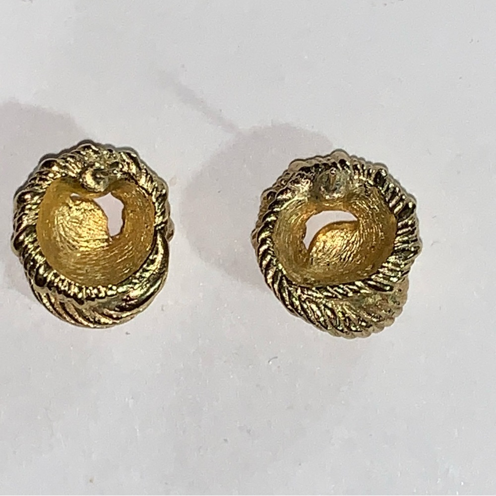 vintage CHRISTIAN DIOR 14k yellow gold plated ROPE KNOT stud post EARRINGS - Picture 6 of 10